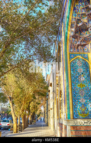 Yazd, Iran - 17. Oktober 2017: schmalen schattigen Straße neben hazayer Moschee, am 17. Oktober in Yazd Stockfoto