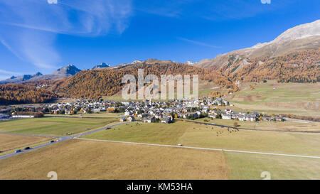 Alpine Village in den Schweizer Alpen, Stadt von Celerina, Graubünden Kanton Stockfoto