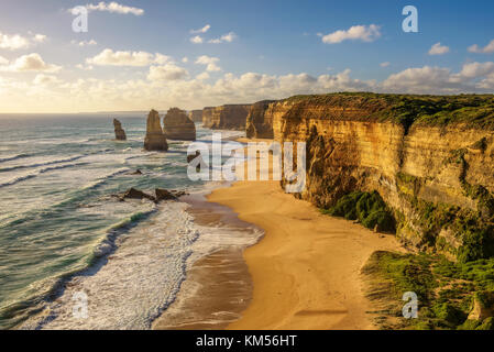 Sonnenuntergang über der Zwölf Apostel in Victoria, Australien Stockfoto