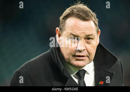 London, Großbritannien. November 2017. Neuseeländischer Trainer Steve Hansen (All Blacks) nach dem Killik Cup Rugby-Spiel zwischen Barbarians FC und Neuseeland am 4. November 2017 in London. Quelle: Jürgen Keßler/dpa/Alamy Live News Stockfoto