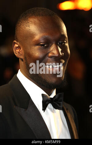 London, Großbritannien. 4. Dezember, 2017. Stormzy, die Fashion Awards 2017, die Royal Albert Hall, London, Großbritannien. 04 Dez, 2017. Foto von Richard Goldschmidt Credit: Rich Gold/Alamy leben Nachrichten Stockfoto