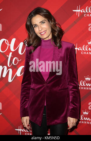 Los Angeles, Ca, USA. Dez 2017. Kristian Alfonso, bei Der Vorführung Von Hallmark Channels "Christmas In Holly Lodge" in The Grove in Los Angeles, Kalifornien am 4. Dezember 2017. Kredit: Faye Sadou/Media Punch/Alamy Live News Stockfoto