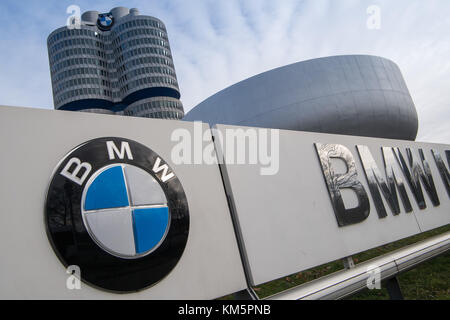 München, Deutschland. 5. Dez 2017. Die BMW-Zentrale ist am 5. Dezember 2017 in München zu sehen. Kredit: Peter Kneffel/dpa/Alamy Live Nachrichten Stockfoto