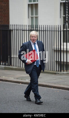 Downing Street, London, UK. Vom 5. Dezember 2017. Minister der Regierung in Downing Street für die wöchentliche Kabinettssitzung am Tag nach PM Theresa May kehrt aus fehlgeschlagen Brexit Gespräche in Brüssel. Foto: Boris Johnson, Minister für auswärtige Angelegenheiten und Commonwealth-Fragen, Außenminister. Credit: Malcolm Park/Alamy Leben Nachrichten. Stockfoto