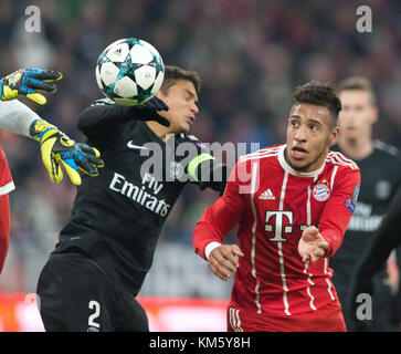 Corentin TOLISSO (FC Bayern)/R.. Kopfballsieger gegen Thiago Silva (Paris Saint-Germain) Fussball UEFA Championsleague Gruppenphase : FC Bayern München - Paris St. Germain, 05.12.2017 -- Fußball Fußball UEFA Championsleague. Gruppenphase FC Bayern München vs. Paris St. Germain, 05. Dezember 2017 -- |Nutzung weltweit Stockfoto