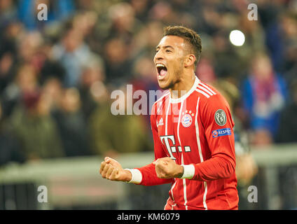 München, Deutschland. 05 Dez, 2017. fc Bayern München, München, 05. Dezember 2017 Corentin tolisso, Fcb 24 sein Ziel feiert für 3-1, Jubeln, Freude, Emotionen, feiern, lachen, Jubeln, Jubeln, reißt die Arme, ballte die Faust, FC Bayern München - Paris sg 3-1 Fußball UEFA Champions League in München, Deutschland, 05. Dezember 2017 Quelle: Peter Schatz/alamy leben Nachrichten Stockfoto