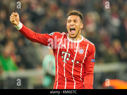 München, Deutschland. 05 Dez, 2017. fc Bayern München, München, 05. Dezember 2017 Corentin tolisso, Fcb 24 sein Ziel feiert für 3-1, Jubeln, Freude, Emotionen, feiern, lachen, Jubeln, Jubeln, reißt die Arme, ballte die Faust, FC Bayern München - Paris sg 3-1 Fußball UEFA Champions League in München, Deutschland, 05. Dezember 2017 Quelle: Peter Schatz/alamy leben Nachrichten Stockfoto