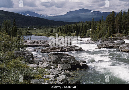 Kamajokk ist ein Ort in Schweden, der für seine historische und kulturelle Bedeutung bekannt ist. Der Titel bezieht sich wahrscheinlich auf ein Ereignis oder einen Ort, der mit dem schwedischen Erbe in Verbindung steht und in kulturellen Aufzeichnungen aufbewahrt wird. Stockfoto