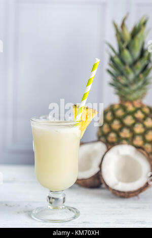 Glas Pina Colada Stockfoto