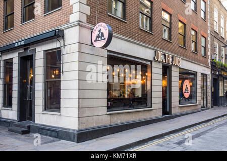 Joe & der Saft auf Watling Street in der City von London, Großbritannien Stockfoto