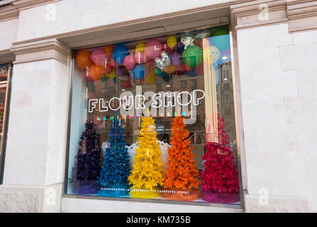 Urlaub Tanne Fenster Anzeige an Mehl Shop von amirah Kassem in SoHo in New York City Stockfoto