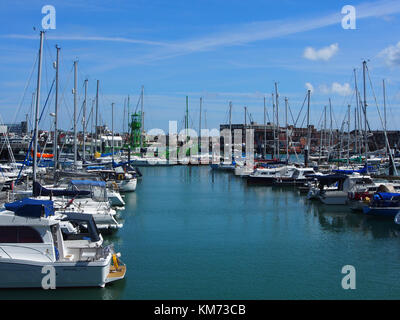 Yachten im Hafen an der haslar Marina in Portsmouth Harbour, gosport Stockfoto