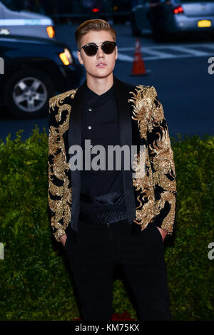 NEW YORK, NY-MAI 04: Justin Bieber besucht die 'China: Through The Looking Glass' Kostüm Institut Benefizgala im Metropolitan Museum der Kunst am 4. Mai 2015 in New York City. Personen: Justin Bieber Stockfoto