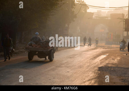 Am frühen Morgen ambient Straßenszene in Amritsar, Indien Stockfoto