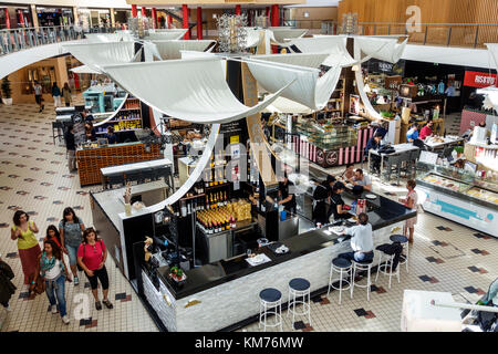 Porto Portugal, Mercado do Bom Sucesso, Stadtmarkt, Food Court plaza, Restaurants, Verkäufer verkaufen Verkauf, Stände Stand Stand Markt Stand, Kiosk, Overhead Stockfoto