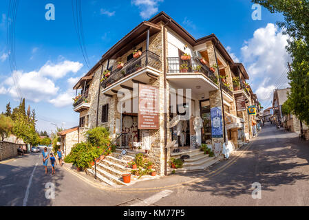 Lefkara, Zypern - 29. September 2017: Shop der traditionellen Stickereien in lefkara. Stockfoto