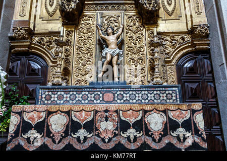 Porto Portugal, historisches Zentrum, SE do Porto, Kathedrale von Porto, römisch-katholische Kirche, innen, Altar, religiöse Statue, St. Pantaleon, Hispanic, immig Stockfoto