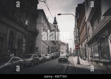 Pilsen (Plzen), tschechische Republik - 22. Mai 2017: Blick auf zbrojnicka Straße. Stockfoto