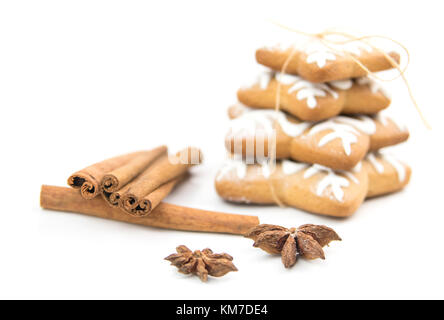 Hausgemachte verschiedene Weihnachten Lebkuchen Cookies auf weißem Hintergrund Stockfoto