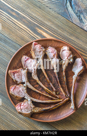 Gegrilltes Lamm Koteletts Rippe auf der Platte Stockfoto