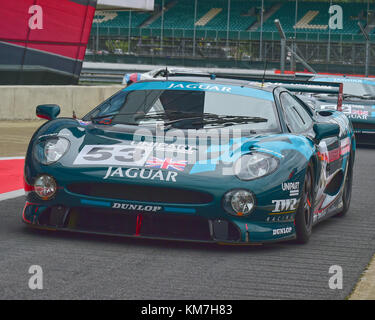 Jaguar XJ 220, XJ 220, Silverstone Classic, Juli 2017, Silverstone, Chris McEvoy, Rundstrecke, Cjm - Fotografie, klassische Rennwagen, Wettbewerb, Hi Stockfoto