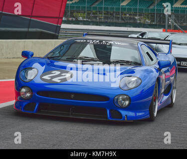 Jaguar XJ 220, XJ 220, Silverstone Classic, Juli 2017, Silverstone, Chris McEvoy, Rundstrecke, Cjm - Fotografie, klassische Rennwagen, Wettbewerb, Hi Stockfoto