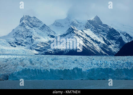 Terminal Gesicht des Gletschers Perito Moreno, und der Lago Argentino, Parque Nacional Los Glaciares (World Heritage Area), Patagonien, Argentinien, Südamerika Stockfoto