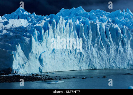 Terminal Gesicht des Gletschers Perito Moreno, und der Lago Argentino, Parque Nacional Los Glaciares (World Heritage Area), Patagonien, Argentinien, Südamerika Stockfoto