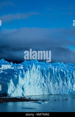 Terminal Gesicht des Gletschers Perito Moreno, und der Lago Argentino, Parque Nacional Los Glaciares (World Heritage Area), Patagonien, Argentinien, Südamerika Stockfoto