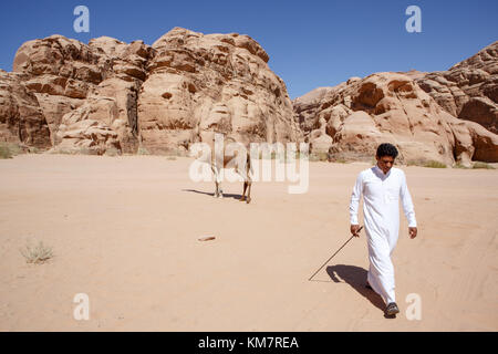 Erleben Sie die Beduinen leben und Gastfreundschaft in Wadi Rum, Jordanien Stockfoto