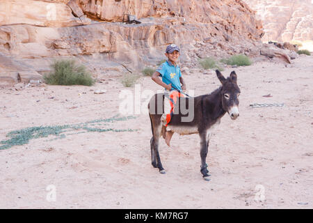 Erleben Sie die Beduinen leben und Gastfreundschaft in Wadi Rum, Jordanien Stockfoto