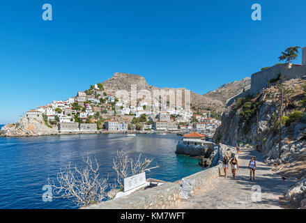 Pfad entlang der Nordküste in Richtung Stadt Hydra, Hydra, Saronische Inseln, Griechenland suchen Stockfoto