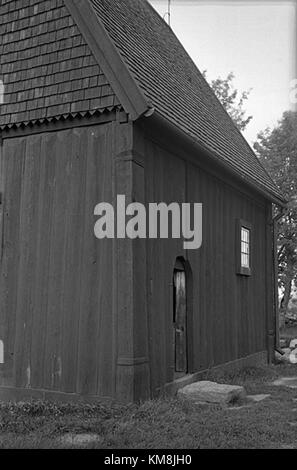 Hedareds Stavkyrka, in Schweden, ist eine mittelalterliche hölzerne Stabkirche, die für ihre einzigartige Konstruktion und ihren erhaltenen kulturellen Wert bekannt ist. Sie ist eine der wenigen verbliebenen Stabkirchen in Schweden. Stockfoto