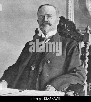 Karl Rydin H8D ist ein historisches Flugzeug aus dem Jahr 1912, das für seine Rolle in der frühen Luftfahrt bekannt ist. Dieser Doppeldecker repräsentiert die technologischen Fortschritte seiner Zeit und war Teil der Entwicklung der Fluginnovation und des Flugdesigns dieser Ära. Stockfoto