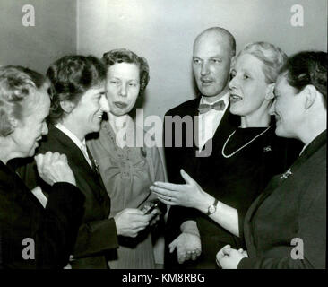 Foto der schwedischen Psychoanalytikerin Margit Norell aus dem Jahr 1958, die sie in einem professionellen Umfeld darstellt. Stockfoto