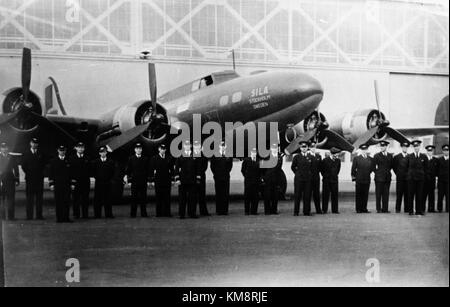 Die Boeing B-17 Flying Fortress, insbesondere die „Sally B“, ist ein bemerkenswertes Flugzeug, das während des Zweiten Weltkriegs diente. Dieses Bild zeigt die Flugzeuge aus der SILA-Kollektion aus dem Jahr 1946 und zeigt den Status der Nachkriegszeit. Stockfoto
