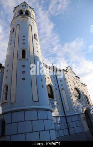 Bratislava, Slowakei - 18. August 2016: Kirche St. Elisabeth auch allgemein als Blaue Kirche bekannt Stockfoto