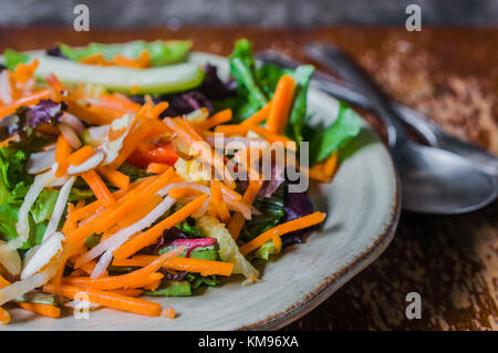 Gesunden Salat mit Karotten Stockfoto