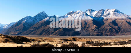 Parorama der Tasman River durch die weiten flachen Tasman Valley in den südlichen Alpen, Südinsel, Neuseeland fließende Stockfoto