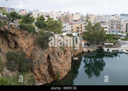 Stadtbild (Agios Nikolaos, Kreta, Griechenland, 18. Juni 2017), Redaktion Stockfoto