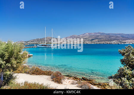 Boote im Hafen von Antiparos, Griechenland Stockfoto