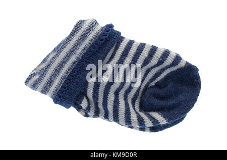 Ein paar blaue und weiße Baby Socken, die gefaltet werden auf einem weißen Hintergrund. Stockfoto