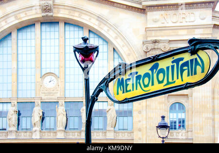 Paris, Frankreich. U-Schild am Gare du Nord Stockfoto