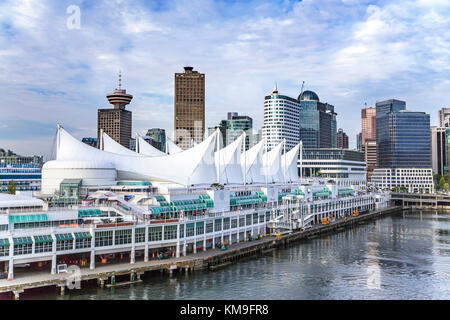 Der Kreuzfahrtterminal Canada Place und der Hafen von Vancouver, British Columbia, Kanada. Stockfoto