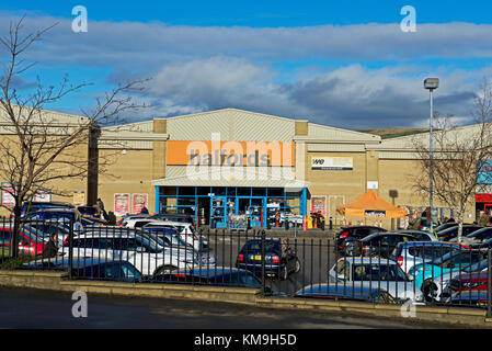 Niederlassung von Halfords in Halifax, West Yorkshire GROSSBRITANNIEN Stockfoto