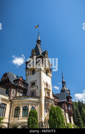 Schloss Peles, Sinaia, Rumänien. Angesichts ihrer historischen und künstlerischen Wert, Schloss Peles ist eine der wichtigsten und schönsten Denkmäler in Europa. Stockfoto