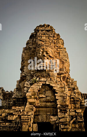 Monumentale steinerne Gesichter bei Bayon Tempel, Angkor Thom, Kambodscha, Asien, Stockfoto