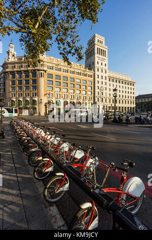 Plaza de Catalunya, Banco Esagna, Leihräder, Barcelona, Catalunia, Spanien, Stockfoto