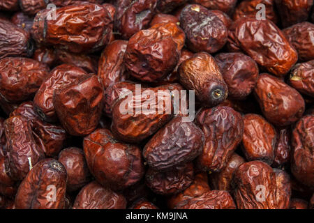 Nahaufnahme raw Organic medjool Datteln bereit zu essen. Hintergrund der Dattelpalme Textur. Stockfoto