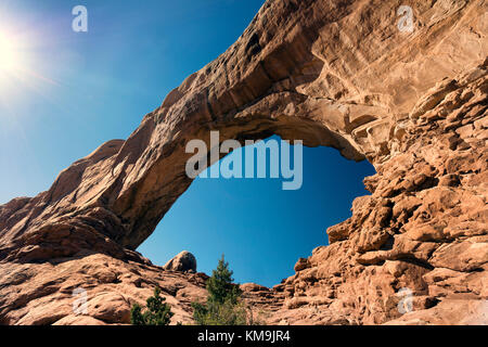 Sandstein Arch, Arches National Park, USA. Eine der "doppelten Bögen' im Windows. Arches Nationalpark liegt nördlich von Moab, Utah Stockfoto